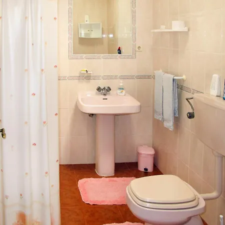 Vau Sleeps 6 With Pool And Wifi *